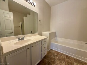 Building Photo - 2291 W Horizon Ridge Pkwy