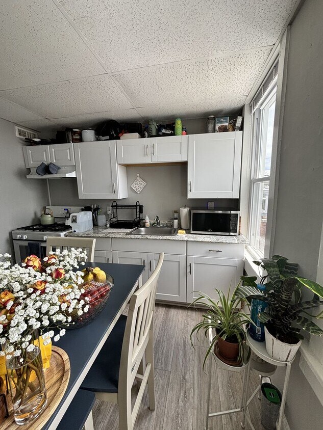 Primary Photo - 825 W 36th St