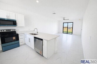 Building Photo - 1127 Homer Ave S