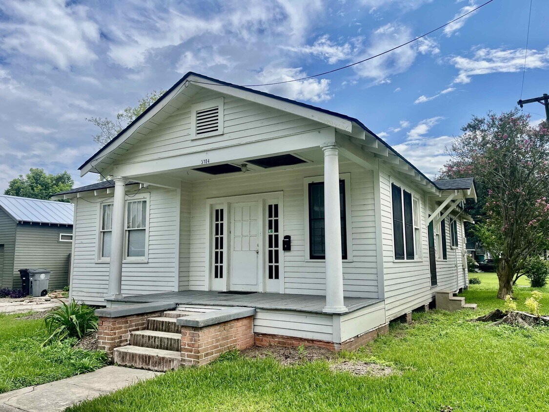Primary Photo - 3104 Wilshire Dr