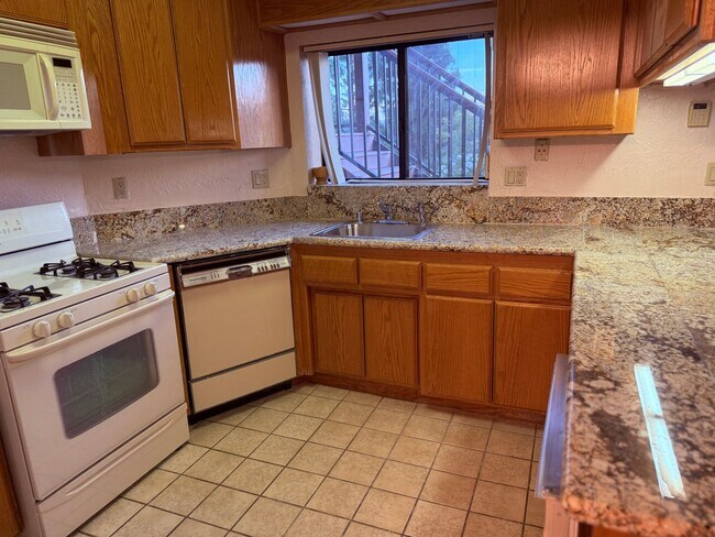 Foto del edificio - Ranch Bernardo Guest House 1br 1 bath granite kitchen All appliances Washer & Dryer  $2240 For Lease