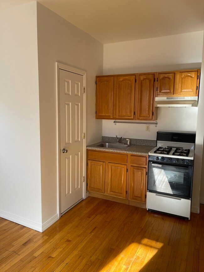 Foto del edificio - 16 Conselyea St