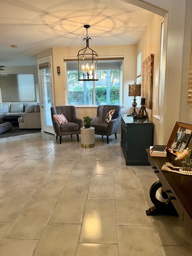 Foto del edificio - 5526 N Avocado Ln