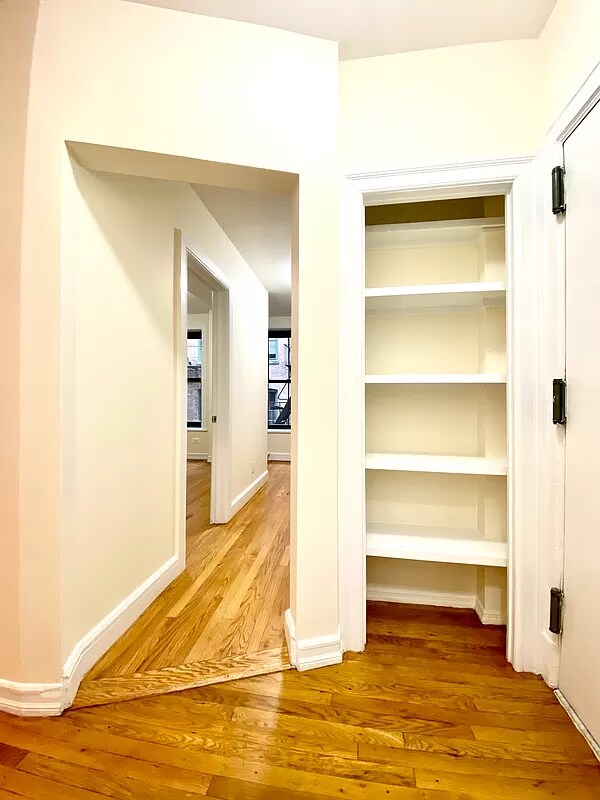 Building Photo - 1 Bedroom / 1 Bath on E 78th St