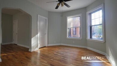 Building Photo - 4413 N Wolcott Ave