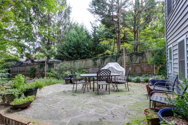 Patio del inquilino - 4411 38th St NW