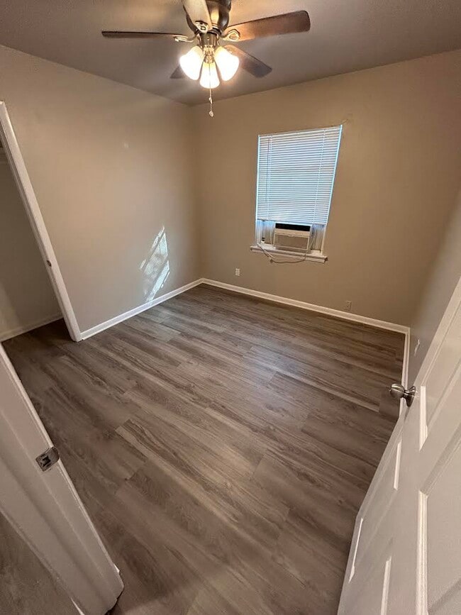 Foto del edificio - 704 Sunny Ln