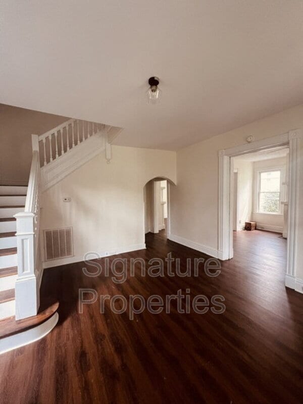 Building Photo - 102 W Lancaster Rd