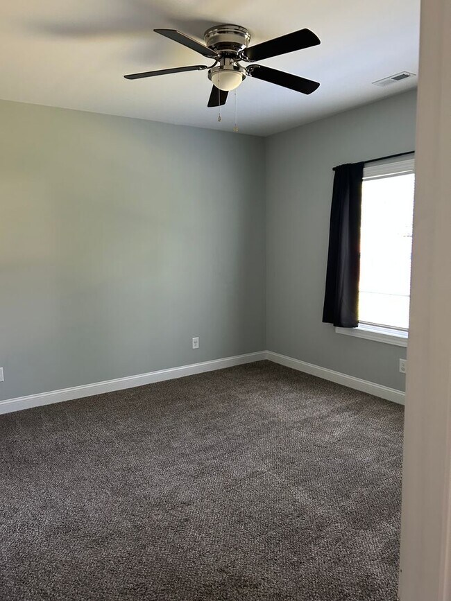 Foto del edificio - 3 bedroom 2 bath home