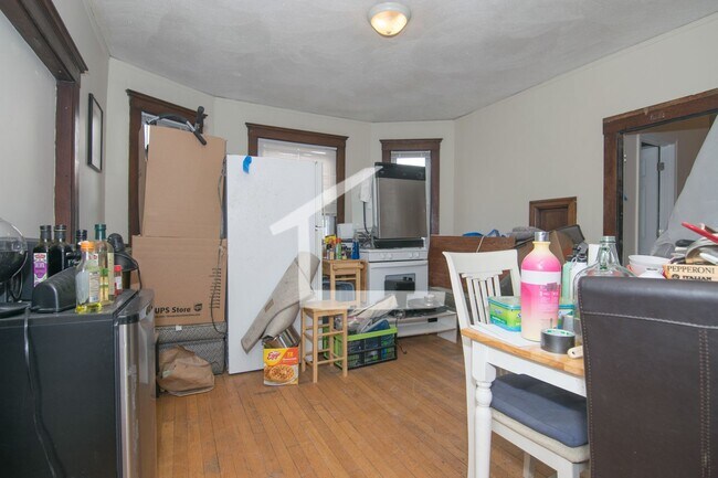 Building Photo - HOT ALLSTON LISTING!!!!