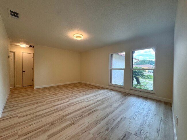 Foto del edificio - Move-In Special - $1,225 CREDIT! Three Bed...
