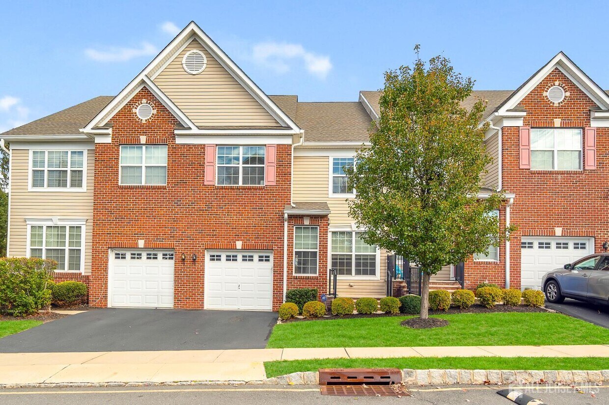 Foto principal - 304 Cambridge Dr