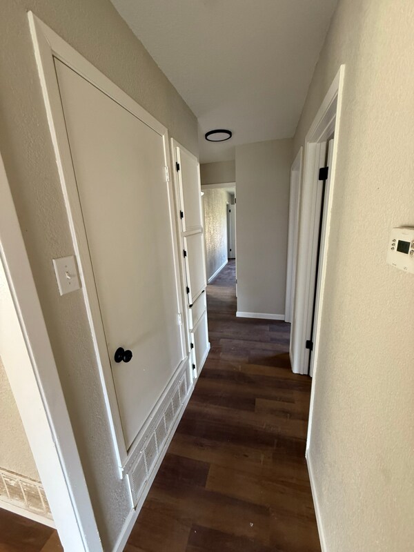 Foto del edificio - 813 Cedar Oaks Ln
