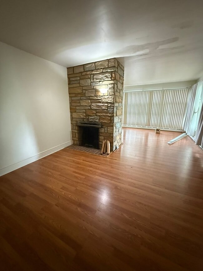 Building Photo - 615 Kraybill Church Rd