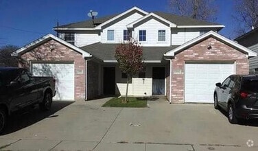 Building Photo - 1201 Village Garden Dr