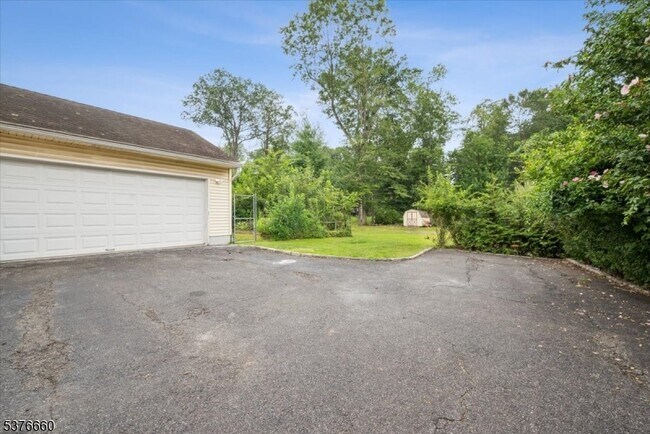 Building Photo - 119 Braidburn Rd