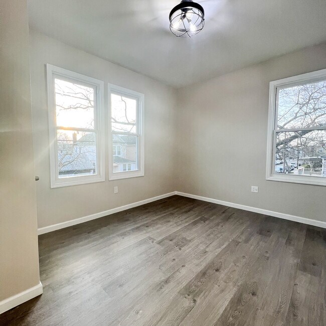 Foto del edificio - 1031 E 241st St