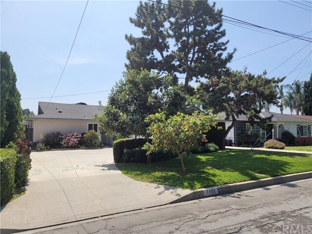 Building Photo - 9664 Wedgewood St