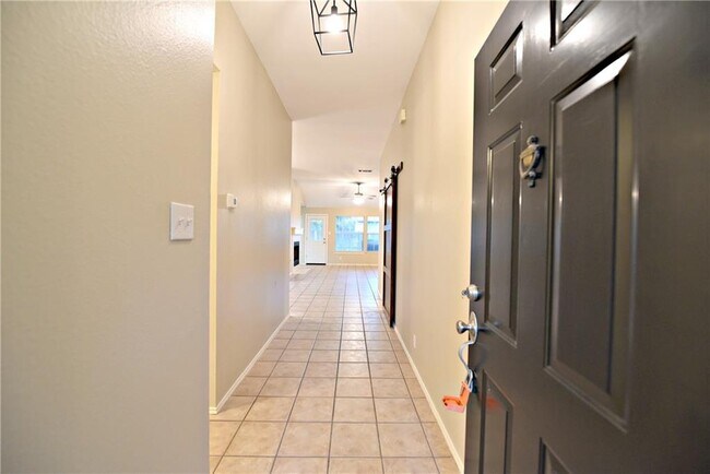 Building Photo - 8402 Hillrock Dr