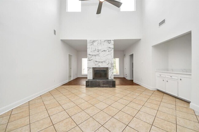Building Photo - 11415 Ella Lee Dr