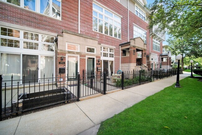 Foto del edificio - 4934 S Cornell Ave