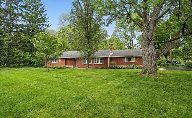 Building Photo - 141 W Rahn Rd
