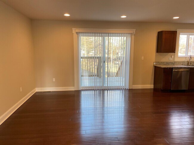 Foto del edificio - 155 N Maple Rd