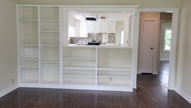 Building Photo - "5 points area 2-Bedroom Huntsville Home w...