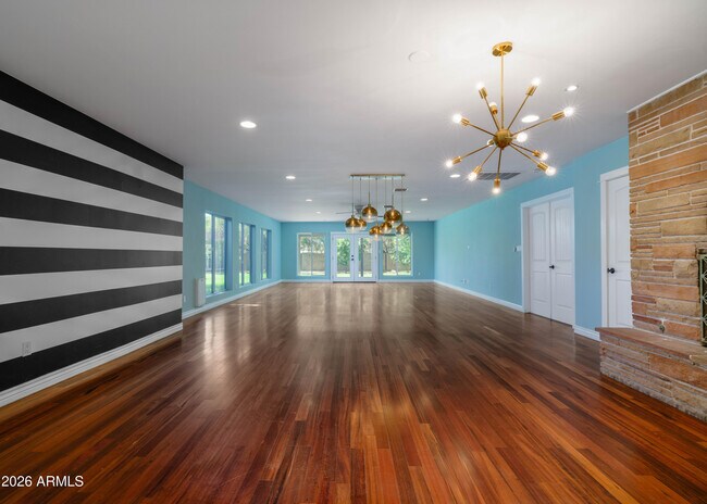 Foto del edificio - 121 W Orchid Ln