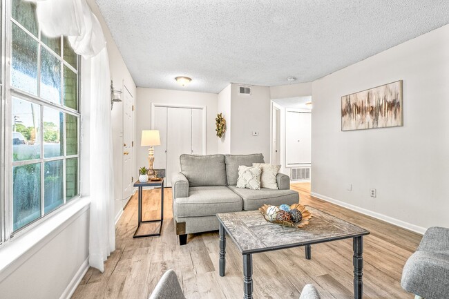 Foto del edificio - 744 N Fairfield Dr