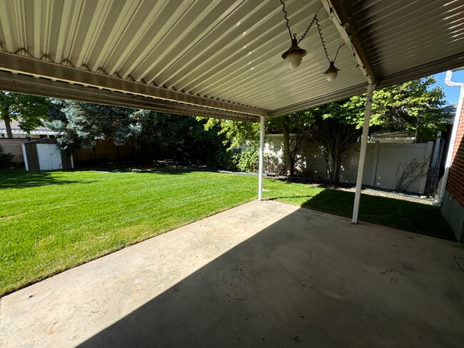 Building Photo - 1602 Gregson Ave