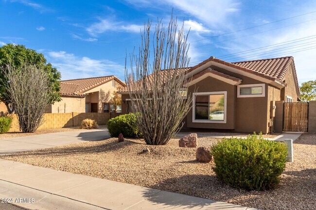 Foto del edificio - 8845 E Rainier Dr