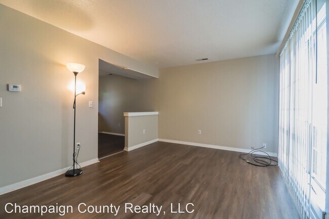 Building Photo - 2 br, 1.5 bath House - 2908-B W. John St.