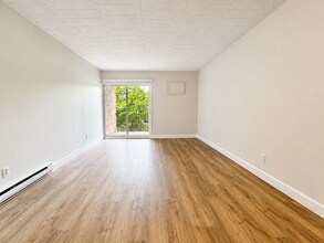 Building Photo - 130 Sheldon Ave