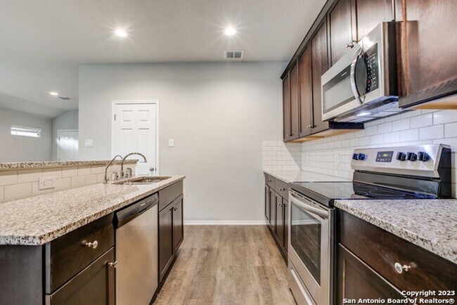 Foto del edificio - 3 Bed 2 Bath Texas Research Park Subdivision