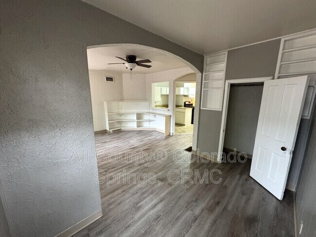 Foto del edificio - 114 W Brookside St