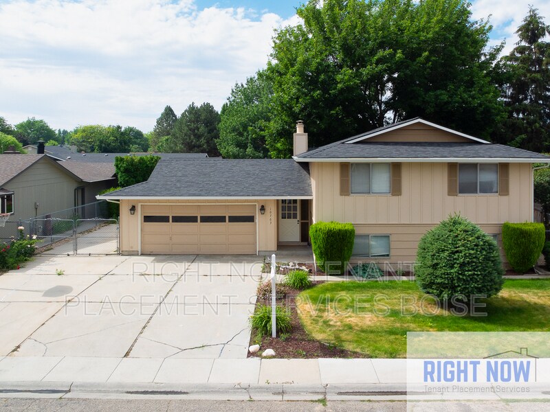 Primary Photo - 10763 Hinsdale St