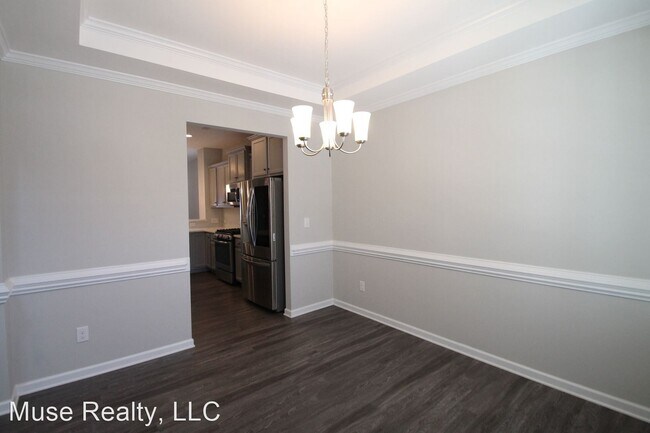Building Photo - 4 br, 3.5 bath House - 6124 Cloverdale Drive