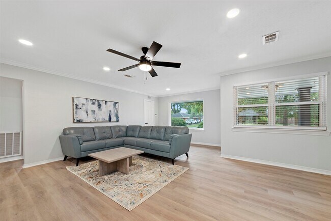 Foto del edificio - 5414 Libbey Dr