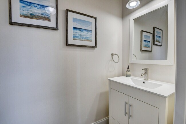 Building Photo - 106 S Longport Cir
