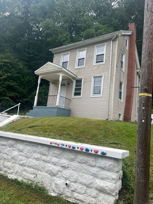 Building Photo - 702 Wyomissing Rd