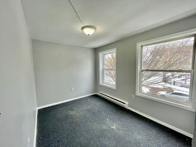 Building Photo - 371 Whiton St