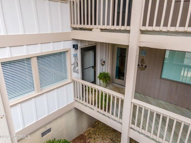 Building Photo - 6119 Harbourside Dr