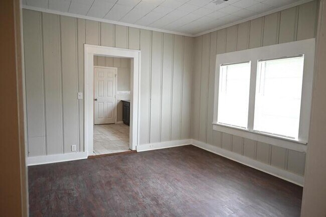 Building Photo - 200 Shaw Ln