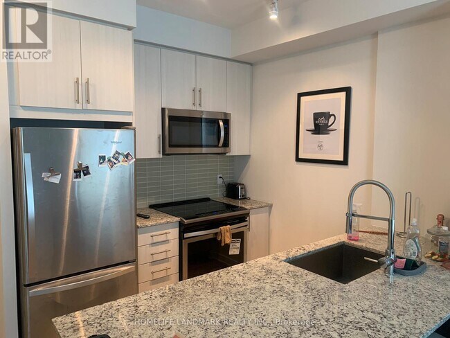 Building Photo - 4085-4085 Parkside Village Dr