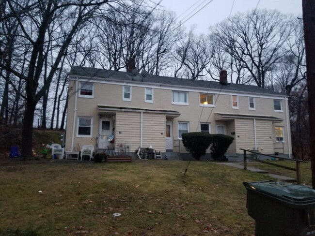 Building Photo - 170 Woodlawn Cir
