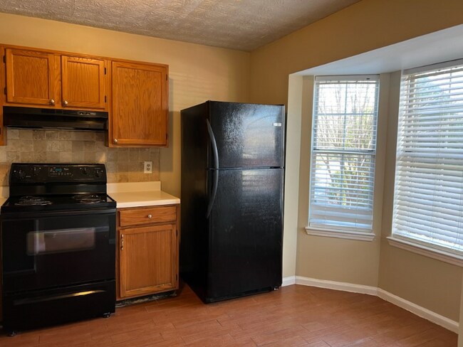 Foto del edificio - 6600 Meadow Rue Dr