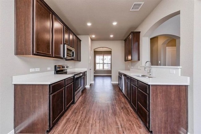 Building Photo - For Rent: 4 bed/2.5 bath in China Spring ISD