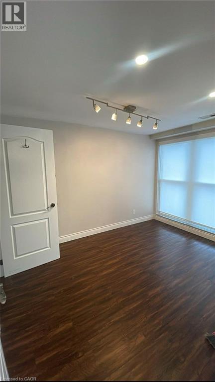 Building Photo - 135 James St S