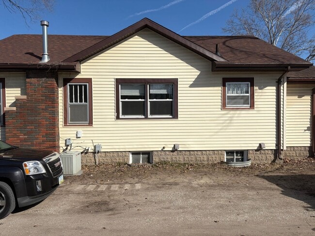 Building Photo - Charming 2-Bedroom House for Rent -- COMING SOON